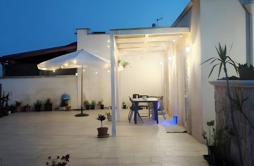Taranto Villa | Villa 'Regina' with Private Garden and Air Conditioning