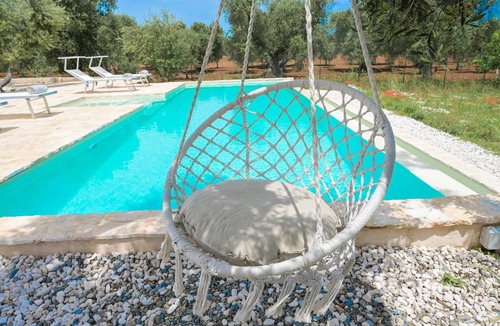 Villa Castelli Villa | Villa 'Trullo Delori with Infinity Pool' with Private Pool, Wi-Fi and Air Conditioning