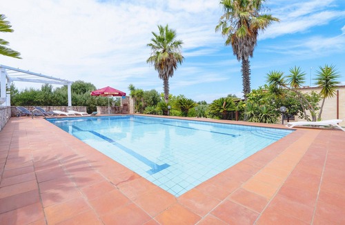 Ostuni Villa | Villa 'Venza with Pool' with Private Pool, Private Garden and Wi-Fi