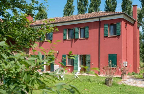 Taglio di Po House | Villa with shared pool between Ferrara and Venezia