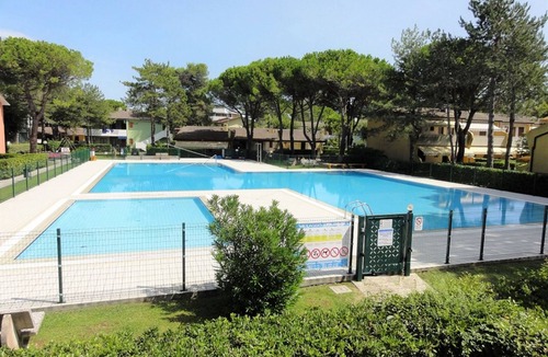 Bibione Villa | Villa with shared pools and garden