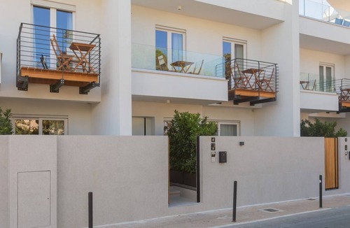 Municipio 5 Apartment | Wanderlust Experience | Waves Nacre