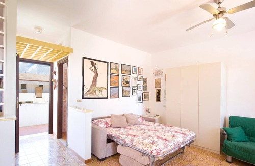Fabrizio Apartment | White beaches, licorice and citrus groves.