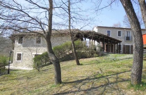 Casalciprano Bed & Breakfast | Wonderful stone farmhouse nestled in nature between forest and stream