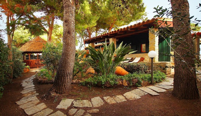 2 Bedrooms Villa, 2 Bathrooms, WiFi, Garden, bbq, Public Pool, close to the sea