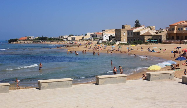 Agamennone, apartment at 20 mt. from the sea in the centre of Punta Secca