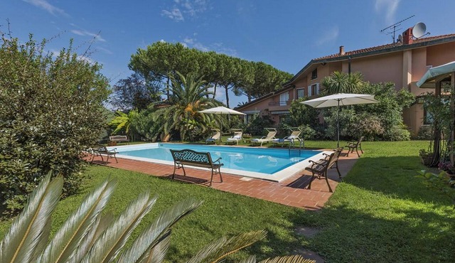 Amazing house with beautiful views and spacious heated pool