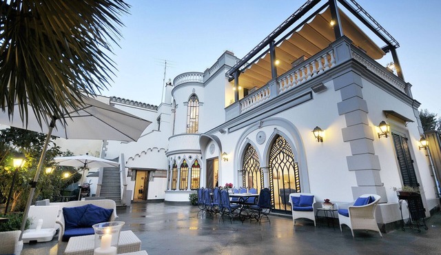AMORE RENTALS - Villa Angelo with Private Terraces, Parking and Air Conditioning
