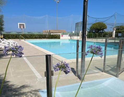Apartament Mare e Sole z basenem i przy plaży