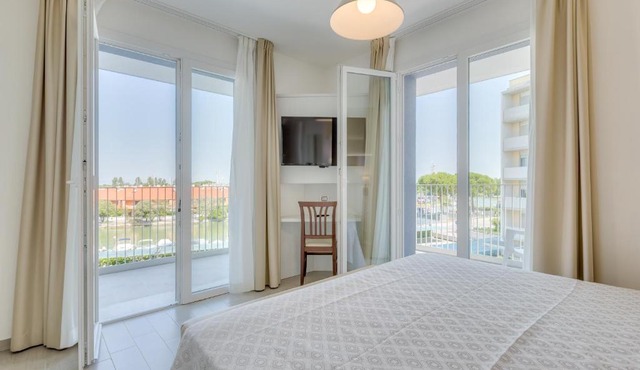 Apartaments Suites Ambassador