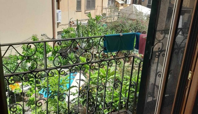 Apartment 'Airport Station' with Balcony, Wi-Fi and Air Conditioning