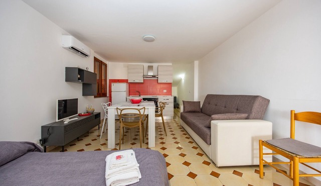 Apartment 'Casa Artale' with Shared Terrace and Air Conditioning
