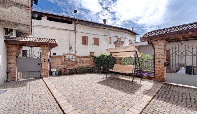 Apartment 'Centenario Affittacamere' with Wi-Fi and Air Conditioning