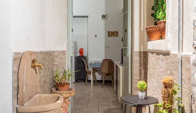 Apartment 'Giulia's Home - Borgo' with Private Terrace, Wi-Fi and Air Conditioning