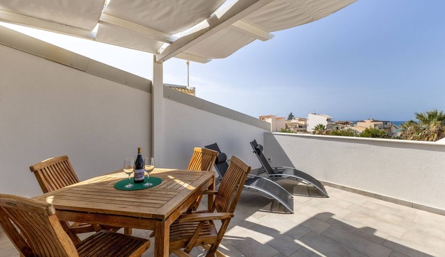 Apartment 'Appartamento Sole' with Sea View, Wi-Fi and Air Conditioning