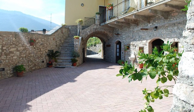 Apartment permitted in absolute panoramic position, 5 km from Lake Garda, Pets