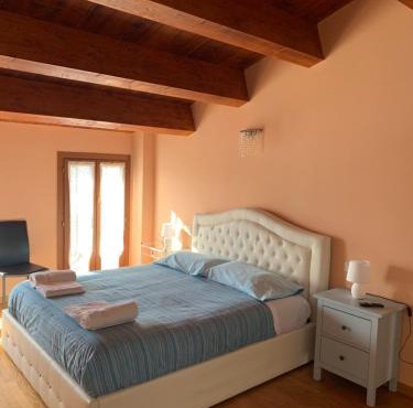 Appartamento Luce- 2 camere da letto-Centro storico-Parcheggio privato gratuito