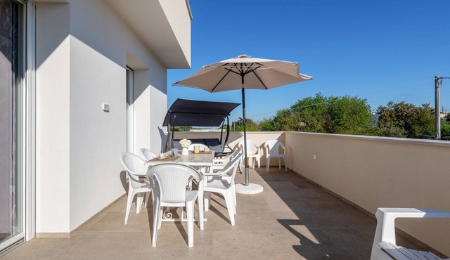 Aurora Holiday Home: Spacious Country Retreat in Cisternino