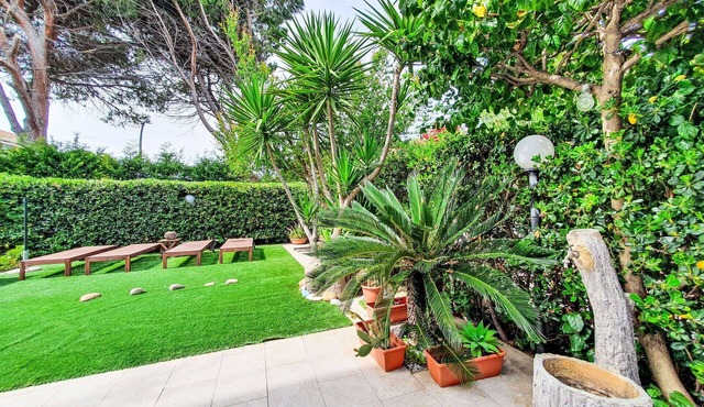 Beautiful apartment for 2 guests with A/C, WIFI, private pool, TV and terrace