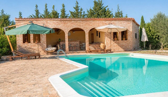 Beautiful private villa with private pool, A/C, WIFI, TV, patio, pets allowed and panoramic view