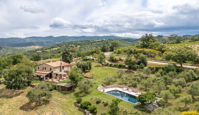 Beautiful private villa for 10 guests with A/C, private pool, WIFI, TV, patio and panoramic view