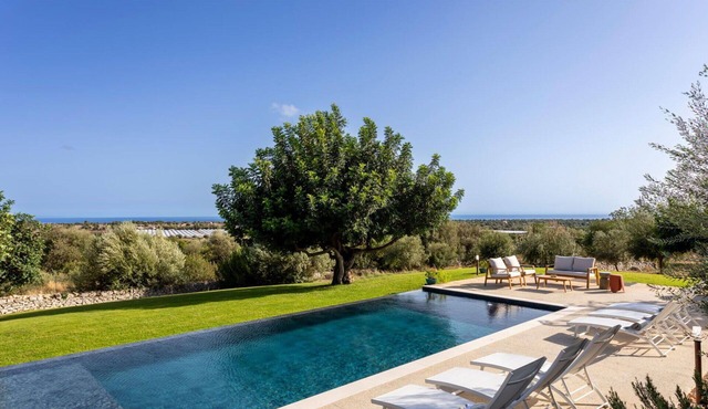 Beautiful private villa for 8 people with private pool, WIFI, A/C, TV, terrace and pets allowed