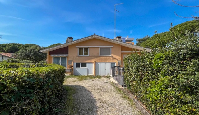 Bibione villa with garden