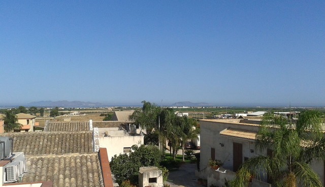 Black Mulberry: Spacious accommodation on hillock in Marsala, view of Egadi Islands and Erice.