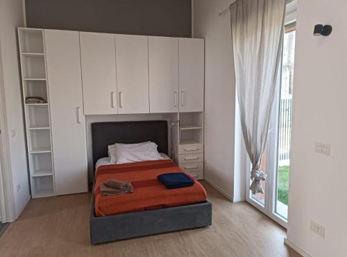 Bright and private apartment with yard