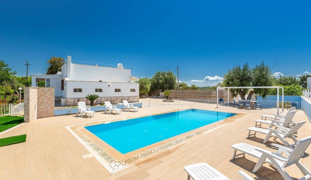Brilliant Ostuni Villa | 4 Bedrooms | Villa Galatosa