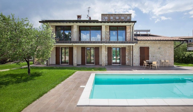 Ca' Bosca: Exclusive Lakeview Villa with Private Pool and Rooftop in Albisano