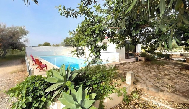 Carob House - Large 3-Bedroom Villa with Pool, peaceful Countryside near the Sea