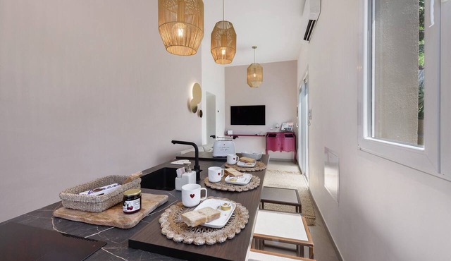 Casa Teresa Suite in Como with Private Garden and Free Parking in Como