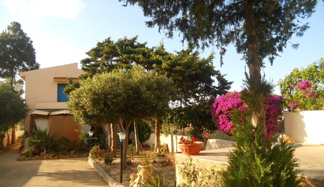 CASE PUNTA MONACO apartment with sea view terrace, free wi-fi and parking spot.