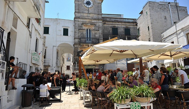Charming and cozy house in the main square in Cisternino