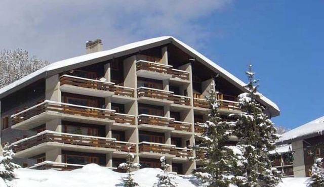 Comfortable studio apartment for 2-3 persons : Living-room with 2 sofa-beds and 1 pull-out - kitchen