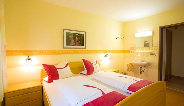 Comfortable vacation apartment with 2 separate bedrooms for up to 4 people in Bischofsmais