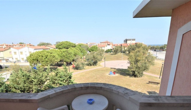 Cosy apartment for 6 guests with WIFI, A/C, TV, terrace and pets allowed
