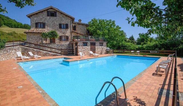 Cozy apartment in Montemonaco