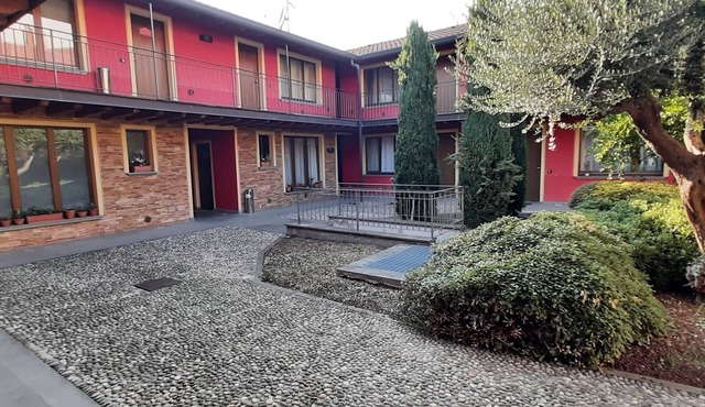 Cozy flat + parking close to City center/Airport (CIN IT016024B4O46O3QZY)