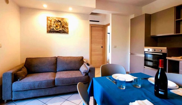 Delightful two-bedroom apartment, near the beach (450m)