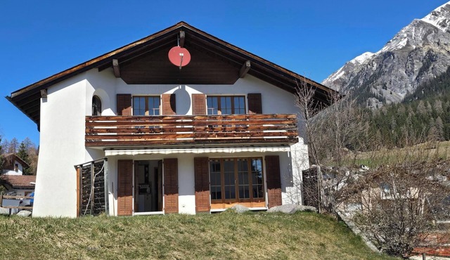 Detached vacation home with a large garden with space for up to 10 people