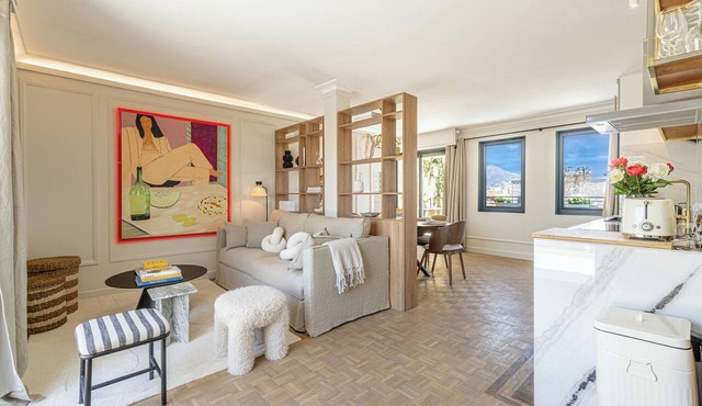 Exceptional Penthouse, 2 BDR Suites, 3 spacious terraces, Sea view, Elevator, AC in Nice