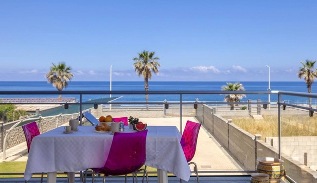 Glicine - 2-bedroom apartment with large panoramic sea view terrace and pool in the garden