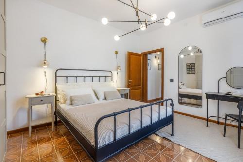Ground Floor with Private Patio in the Motor Valley
