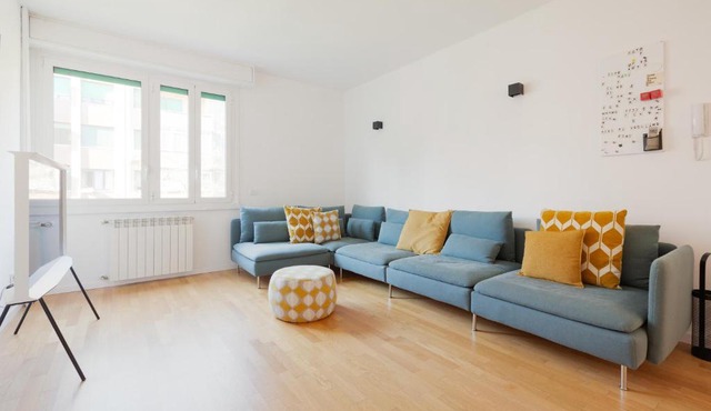 GuestHost - Bright and Modern Apt Milan