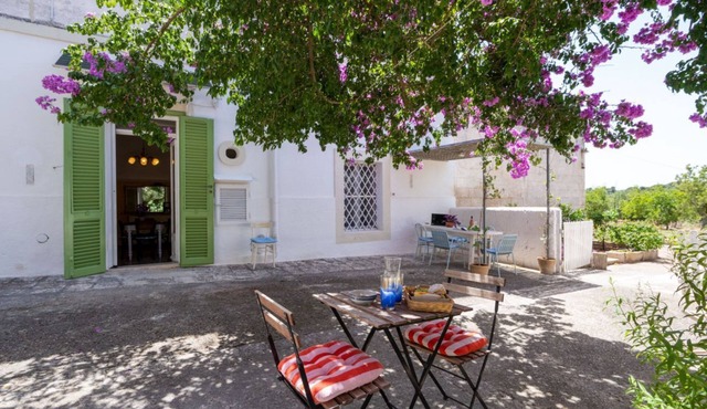 GuestHost - Comfortable apartment that hosts 2 people, located in an old farmhouse dating back to the 19th century, furnished with taste and meticulous recovery of the original materials. The accommodation is located in Cozzana, a quiet and verdant distr