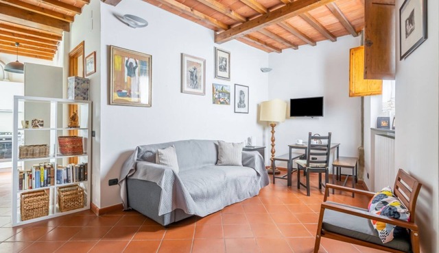 GuestHost - Cozy apartment of about 40 sqm, for 4 people, located on the ground floor of a renovated building. The accommodation is located in the main square of Settignano (hamlet of Florence), a small hillside village just 8 km from the center of Flore