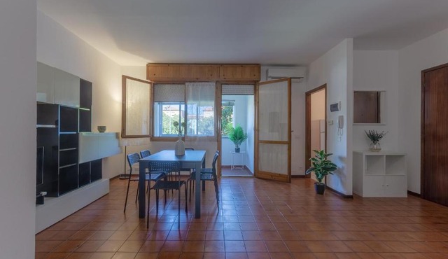 GuestHost - Pontelagoscuro Huge & Residential Apartment