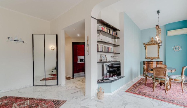 GuestHost - Sturla Cozy Flat with Private Parking